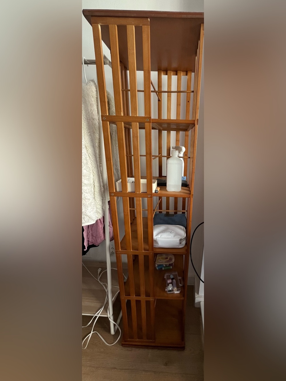 Rotating book shelf